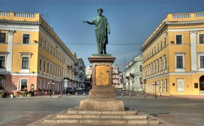 Максим Куцый - Из-за роста Covid-19 в Одессе власти призвали купаться в масках - literally.life - Одесса - Одесская обл. - район Болградский