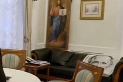 Владимир Путин - Иисус Христос - Дмитрий Смирнов - Появилось фото дивана Путина - lenta.ru - Россия