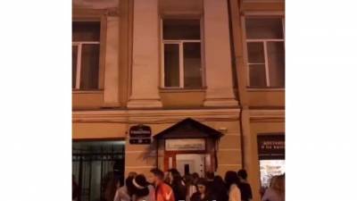 "Сорвались с катушек". Ночная жизнь в Петербурге не остановилась, несмотря на пандемию - piter.tv - Санкт-Петербург - Петербург