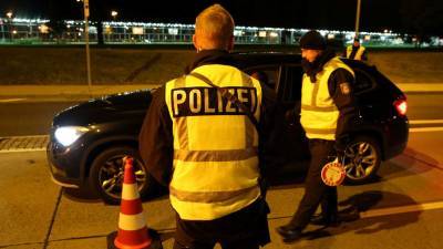 Почти 20 полицейских пострадали при беспорядках в Германии - gazeta.ru - США - Германия