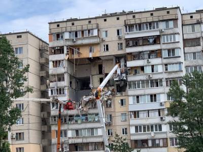 «Хотели кушать»: в разрушенном взрывом доме на Позняках неизвестные устроили набег на чужой холодильник - golos.ua - Киев