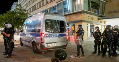 Во время беспорядков в Штутгарте были ранены 19 полицейских - rus.delfi.lv - Германия