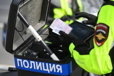 Полиция Петербурга открыла охоту на элитные автомобили - lenta.ru - Петербурга