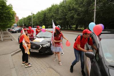 В Волгограде прошел автопробег ко Дню медработника - volg.mk.ru - Волгоград