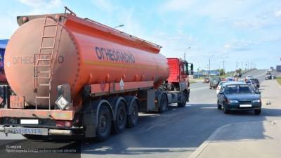 Горючее разлилось по трассе в результате ДТП с бензовозом - nation-news.ru - Россия - Иркутская обл.