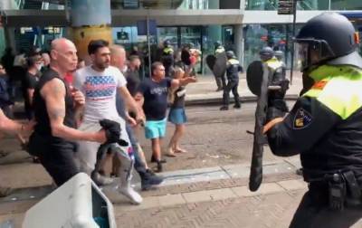 Вильям Гейтс - В Гааге полиция водометами разгоняла протестующих против карантина - rbc.ua - Голландия - Гаага