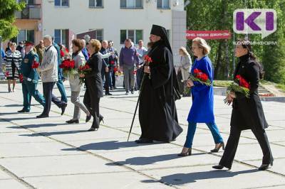 Никто не забыт: члены правительства Коми и первые лица Сыктывкара возложили цветы к Вечному огню и Скорбящему воину - komiinform.ru - респ. Коми - Сыктывкар