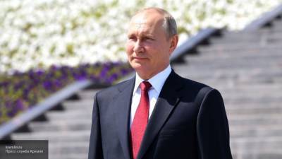 Владимир Путин - Аглая Чайковская - Путин назвал армию России надежной защитой страны - politros.com - Россия - Конституция