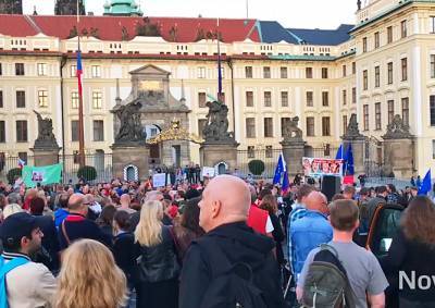 Милош Земан - Андрей Бабиш - В центре Праги прошла демонстрация против президента Чехии - vinegret.cz - Крым - Чехия - Прага