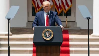 Дональд Трамп - Си Цзиньпин - Питер Наварро - Трамп опроверг сообщения о расторжении торговой сделки с Китаем - iz.ru - Китай - США - Вашингтон