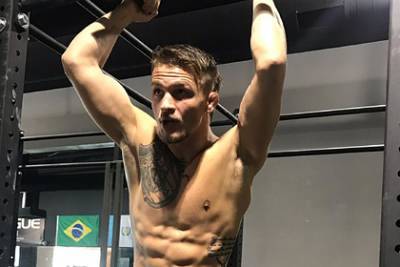 Александр Волков - Дэйна Уайт - В UFC отреагировали на многократные просьбы новичка остановить бой - lenta.ru