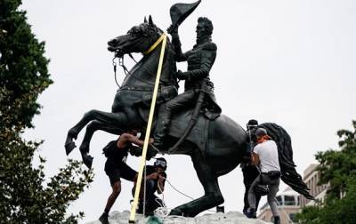Дональд Трамп - Эндрю Джексон - В Вашингтоне разогнали сносящих памятник Джексону - korrespondent.net - США - Вашингтон - Washington