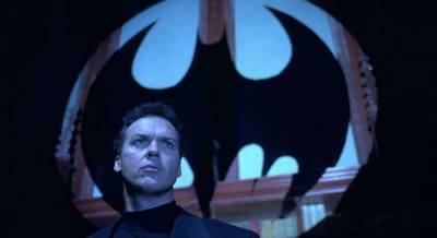 Майкл Китон - Тим Бертон - Майкл Китон может вернуться к роли Бэтмена в сольнике Флэша – СМИ - unian.net