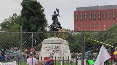 Дональд Трамп - Эндрю Джексон - Демонстранты попытались снести статую седьмому президенту страны Эндрю Джексону в Вашингтоне - 5-tv.ru - США - Вашингтон - Протесты