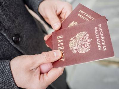 РФ после карантина возобновляет процедуру выдачи российских паспортов жителям оккупированного Донбасса – разведка - gordonua.com - Россия - Украина - Донецк - Луганск - Донбасс - Гражданство