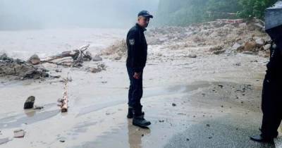 Наводнение на Прикарпатье: из-за проливных дождей подъем воды в Днестре может достигнуть трех метров - tsn.ua