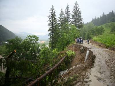 Ущерб от наводнения в Ивано-Франковской области оценили в 400 млн грн - gordonua.com - Ивано-Франковская обл.