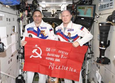 Антон Шкаплеров - Олег Артемьев - Побывавшую в космосе копию Знамени Победы передадут Музею Космонавтики - vm.ru - Москва - Россия