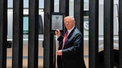 Дональд Трамп - Трамп высоко оценил строительство стены на границе с Мексикой - golos-ameriki.ru - США - Мексика - шт. Аризона