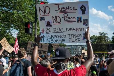 В США уволили полицейского, причастного к гибели афроамериканки - versia.ru - USA - штат Кентукки - Луисвилл