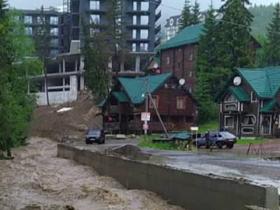 Курорт ушел под воду: На видео показали затопленные коттеджи в Буковеле - golos.ua - Ивано-Франковская обл. - Ивано-Франковск - Каменец-Подольский