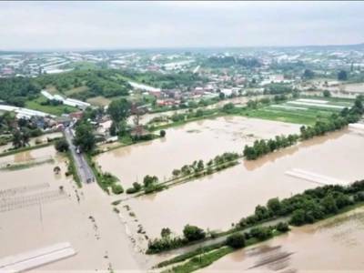 На Закарпатье бурный поток воды разрушил дорогу - golos.ua - Украина - Закарпатская обл. - район Раховский