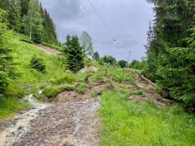 В Карпатах из-за оползней исчезло популярное среди туристов озеро - golos.ua - Ивано-Франковская обл.