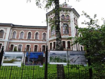В Нацгалерее Коми открылась «заборная» выставка - bnkomi.ru - респ. Коми - Сыктывкар