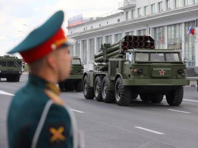 Глеб Никитин - Военная техника проехала по Нижне-Волжской набережной в память о подвиге предков - vgoroden.ru - Москва - Нижний Новгород