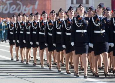 В Калининграде наградят девушку, потерявшую во время парада туфлю - argumenti.ru - Калининград