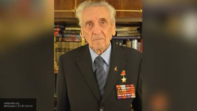 Владимир Путин - Александр Беглов - Беглов поздравил с 95-летием петербургского ветерана Михаила Ашика - politexpert.net - Россия - Санкт-Петербург