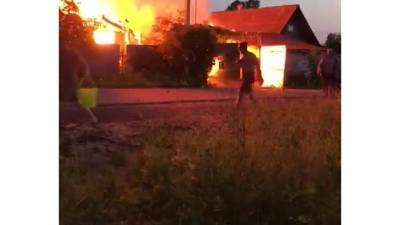 В поселке Володарского дотла сгорел частный дом - piter.tv - Луга