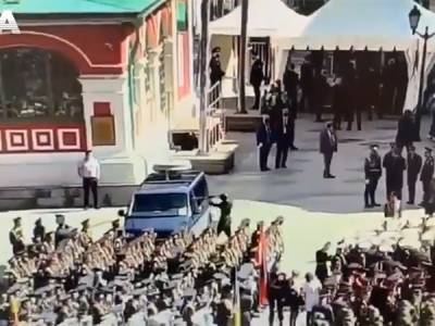 Нападение срочника на машину ФСО перед парадом Победы в Москве попало на видео - nakanune.ru - Москва