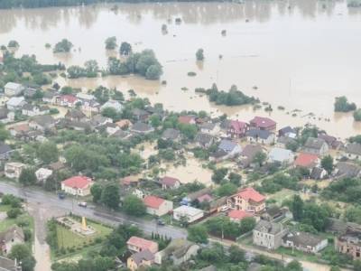 Владимир Зеленский - На затопленное Прикарпатье не поставляют обещанную воду, даже техническую - golos.ua - Украина - Ивано-Франковская обл.