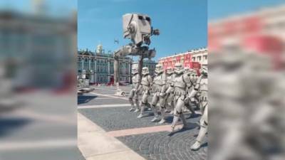 Лев Лещенко - 3D-художник развернул сцену из "Звездных войн" на Дворцовой площади - piter.tv
