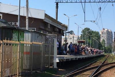 Жители Сестрорецка пожаловались на невозможность сесть в электричку на «Яхтенной» - abnews.ru - Сестрорецк