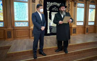 Владимир Зеленский - Зеленский посетил синагогу в Херсоне, которую в апреле пытались поджечь - focus.ua - Украина - Херсон