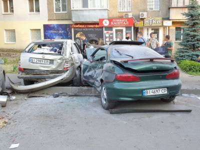 В Полтаве легковушка разбила несколько припаркованных авто - golos.ua - Украина - Полтава