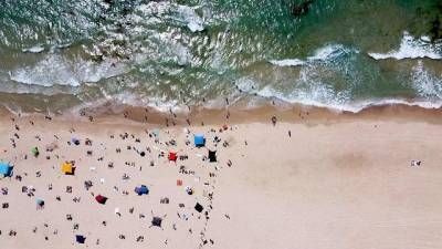 Эффект ограничения: пляж в Бат-Яме опустел, в Ришон ле-Ционе переполнился – видео - vesty.co.il - Холон - Бат-Яма