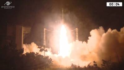 На орбиту стартует европейская ракета Vega с 53 спутниками - gazeta.ru - Французская Гвиана