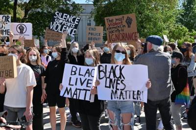 В США во время акции протеста против расизма неизвестный устроил стрельбу - vchaspik.ua - США - штат Кентукки - Луисвилл