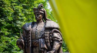 Владимир Зеленский - Руководитель Еврейской общины Украины поздравил украинцев с Днем Конституции - unian.net - Украина - Еврейская обл. - Херсон - Ивано-Франковск