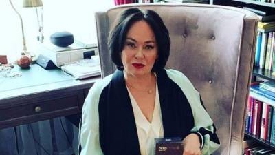 Лариса Гузеева - «Мечтала о траве по пояс»: Гузеева предпочла зеленый океан синему морю — фото - 5-tv.ru