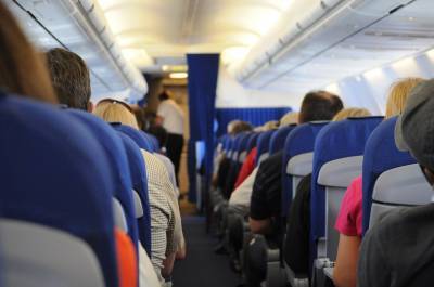 Стюардессы назвали раздражающие поступки пассажиров во время пандемии - vm.ru