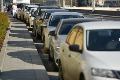 Парковки возле нескольких поликлиник временно станут бесплатными - m24.ru - Москва
