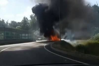 В Сочи загорелась «Лада» после столкновения с другим авто - kuban.mk.ru - Сочи - Краснодарский край - Горячий Ключ