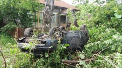 В воронежском селе во дворе частного дома опрокинулась «Приора»: есть погибший - vestivrn.ru - район Бобровский - район Аннинский