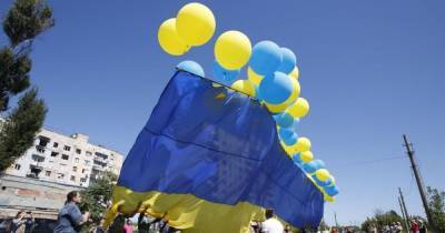 Над временно оккупированным Донецком появился 15-метровый флаг Украины - tsn.ua - Украина - Донецк