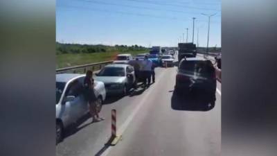 На КАД паровозик из шести машин устроил пробку - piter.tv - Санкт-Петербург