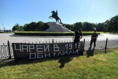 Элла Памфилова - У Конституционного суда в Петербурге повесили баннер про «обнуление» царей - rosbalt.ru - Россия - Санкт-Петербург